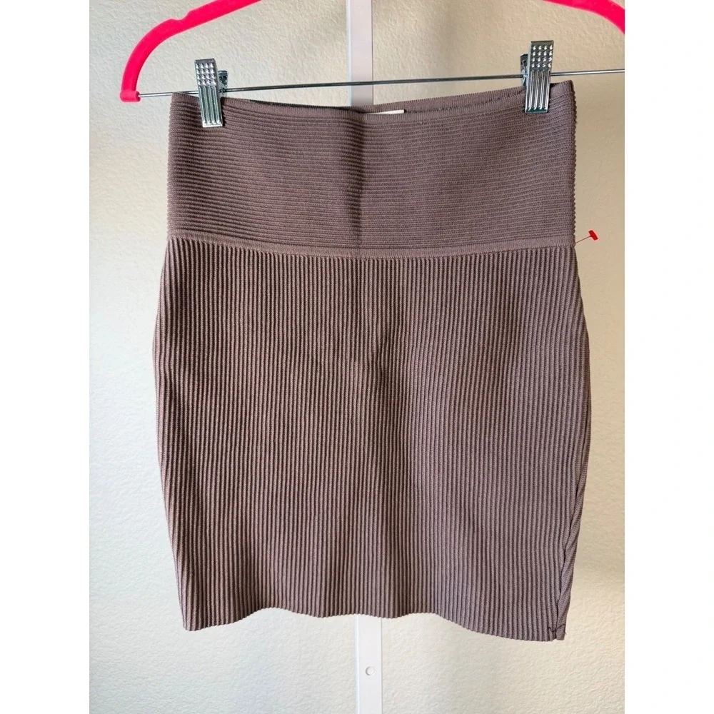 Babaton Aritzia Sculpt Knit Mini Skirt Taupe Brown Ribbed High Waist Size M